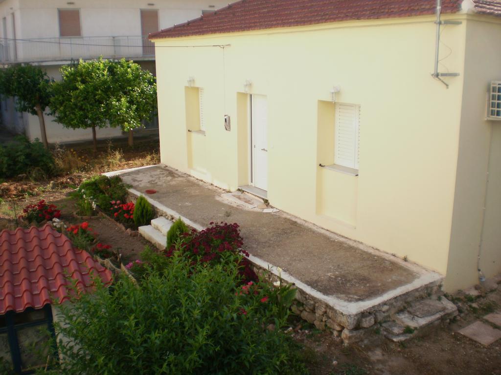 Pension Gina Methana Exterior photo